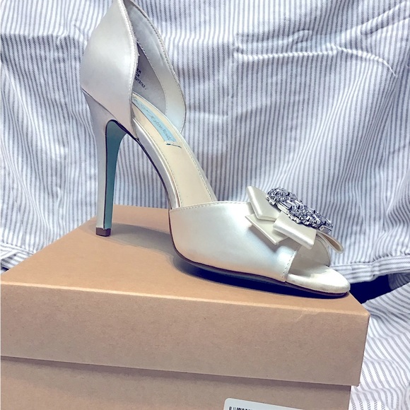 Betsey Johnson - Picture 1 of 5